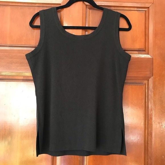 Exclusively Misook Scoop Neck Tank - Picture 2 of 11